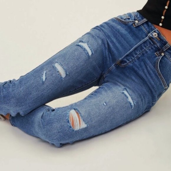 NWT Forever 21 The Westwood Distressed Mom Jeans 25 - Picture 1 of 7